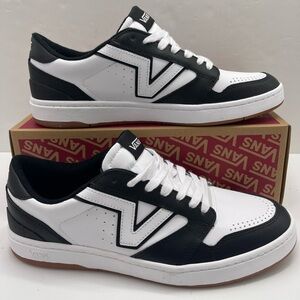 Vans Men's Classic Lowland 2.0
2-Tone Black/White
VN000D6RBA2 Sneakers Skate